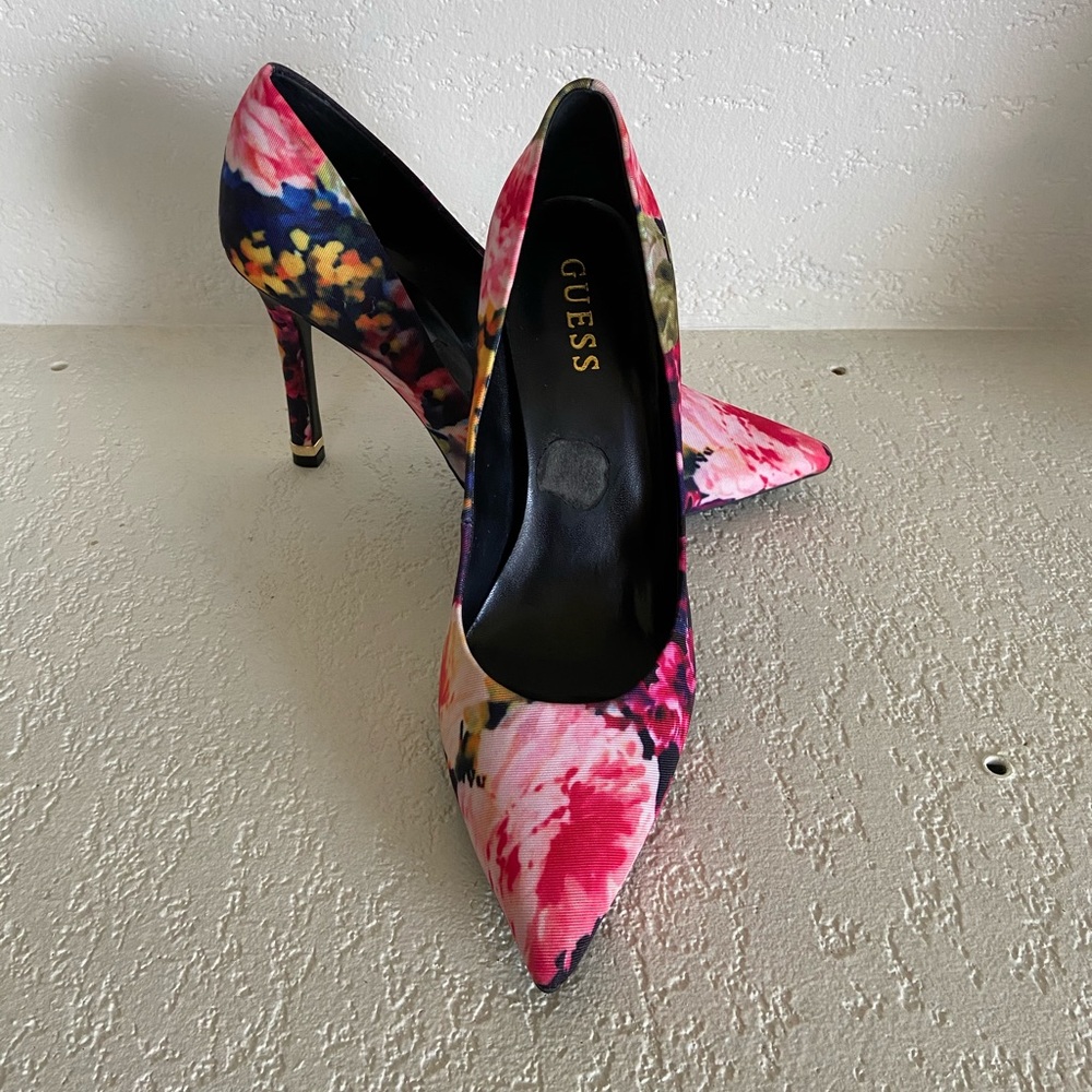 Guess Floral Pumps Size 8.5